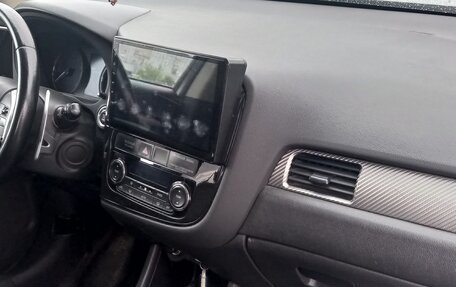 Mitsubishi Outlander III рестайлинг 3, 2014 год, 1 320 000 рублей, 14 фотография