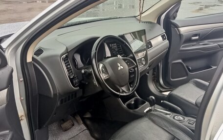 Mitsubishi Outlander III рестайлинг 3, 2014 год, 1 320 000 рублей, 6 фотография