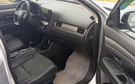 Mitsubishi Outlander III рестайлинг 3, 2014 год, 1 320 000 рублей, 16 фотография