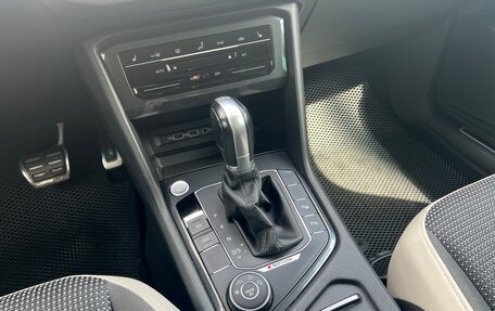 Volkswagen Tiguan II, 2019 год, 2 890 000 рублей, 13 фотография