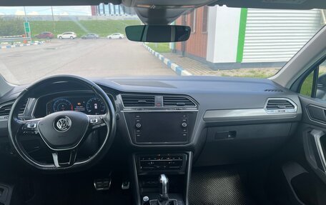 Volkswagen Tiguan II, 2019 год, 2 890 000 рублей, 11 фотография