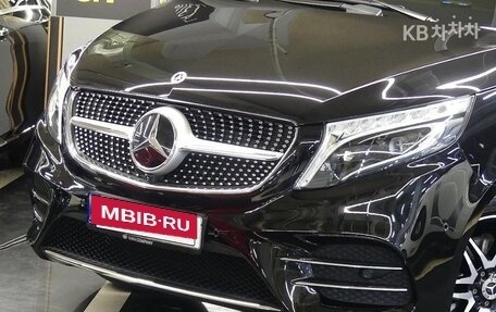 Mercedes-Benz V-Класс, 2022 год, 8 520 000 рублей, 2 фотография