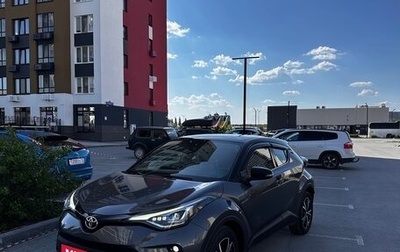 Toyota C-HR I рестайлинг, 2019 год, 3 100 000 рублей, 1 фотография