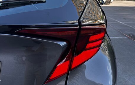 Toyota C-HR I рестайлинг, 2019 год, 3 100 000 рублей, 9 фотография