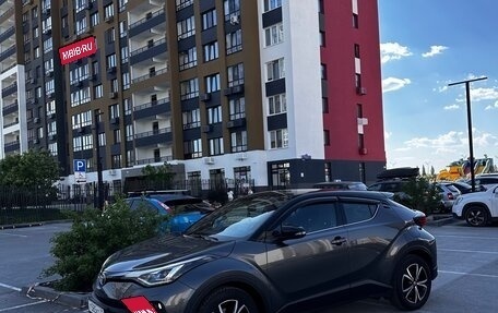 Toyota C-HR I рестайлинг, 2019 год, 3 100 000 рублей, 7 фотография