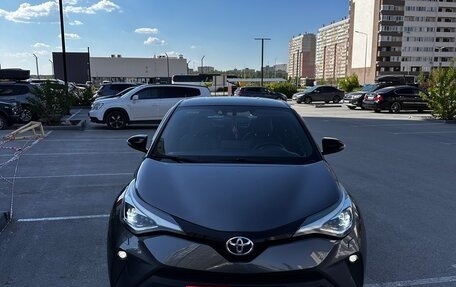 Toyota C-HR I рестайлинг, 2019 год, 3 100 000 рублей, 3 фотография