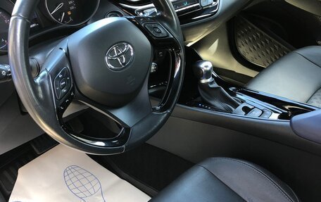 Toyota C-HR I рестайлинг, 2019 год, 3 100 000 рублей, 26 фотография
