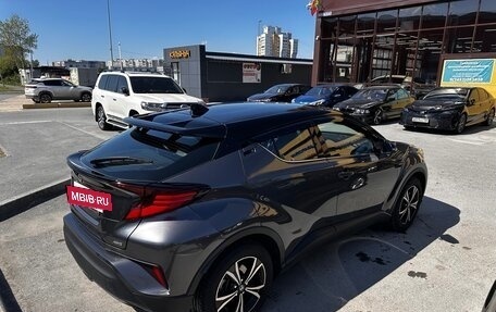 Toyota C-HR I рестайлинг, 2019 год, 3 100 000 рублей, 18 фотография