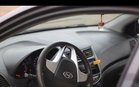 Hyundai Solaris II рестайлинг, 2012 год, 670 000 рублей, 4 фотография