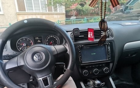 Volkswagen Jetta VI, 2013 год, 1 125 000 рублей, 2 фотография