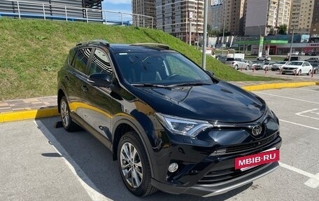Toyota RAV4, 2018 год, 2 990 000 рублей, 8 фотография