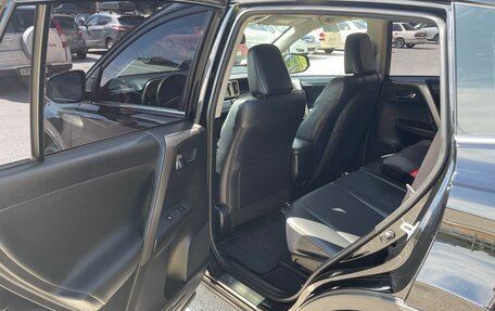 Toyota RAV4, 2018 год, 2 990 000 рублей, 11 фотография