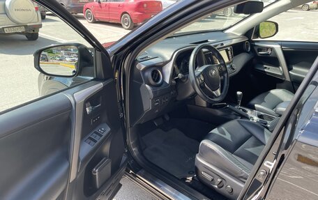 Toyota RAV4, 2018 год, 2 990 000 рублей, 12 фотография