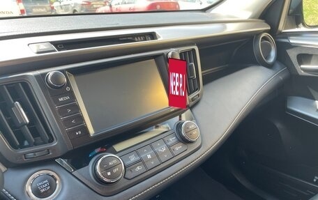 Toyota RAV4, 2018 год, 2 990 000 рублей, 15 фотография