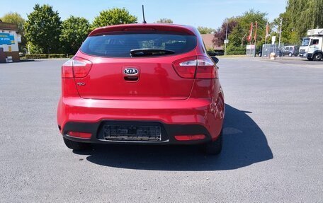 KIA Rio III рестайлинг, 2011 год, 800 000 рублей, 4 фотография