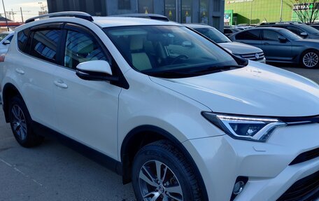 Toyota RAV4, 2017 год, 2 900 000 рублей, 2 фотография