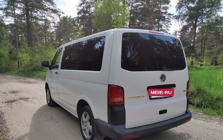 Volkswagen Caravelle T5, 2013 год, 2 100 000 рублей, 2 фотография
