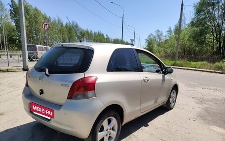 Toyota Yaris III рестайлинг, 2009 год, 620 000 рублей, 3 фотография