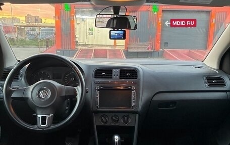 Volkswagen Polo VI (EU Market), 2014 год, 800 000 рублей, 2 фотография