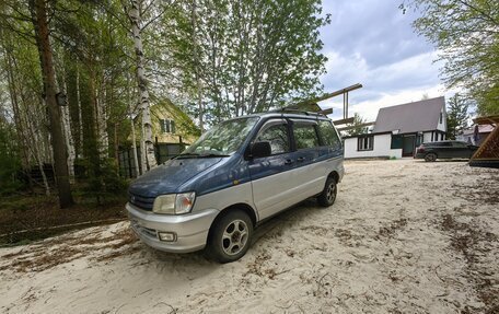 Toyota Town Ace III, 1998 год, 560 000 рублей, 2 фотография