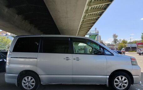 Toyota Voxy II, 2004 год, 1 250 000 рублей, 6 фотография