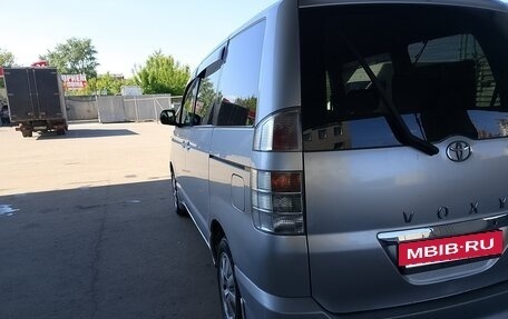 Toyota Voxy II, 2004 год, 1 250 000 рублей, 3 фотография