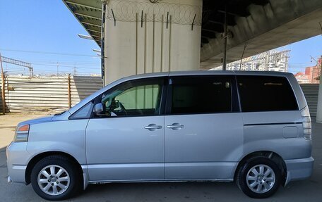 Toyota Voxy II, 2004 год, 1 250 000 рублей, 7 фотография