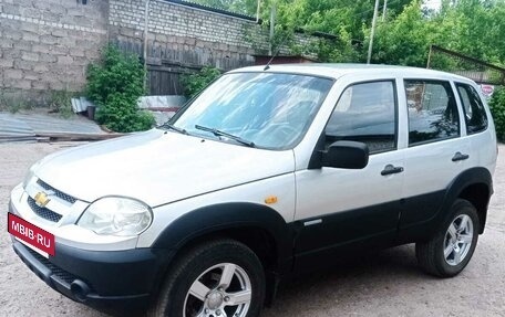 Chevrolet Niva I рестайлинг, 2010 год, 545 000 рублей, 3 фотография
