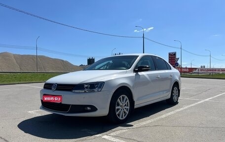 Volkswagen Jetta VI, 2014 год, 1 000 000 рублей, 1 фотография