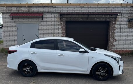 KIA Rio IV, 2021 год, 1 570 000 рублей, 6 фотография