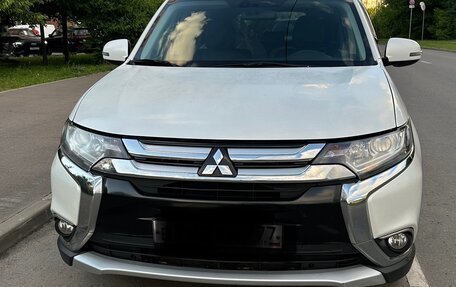 Mitsubishi Outlander III рестайлинг 3, 2016 год, 2 500 000 рублей, 1 фотография