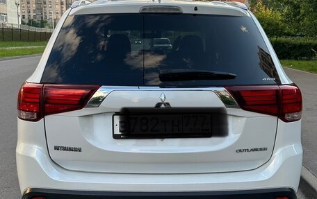 Mitsubishi Outlander III рестайлинг 3, 2016 год, 2 500 000 рублей, 3 фотография
