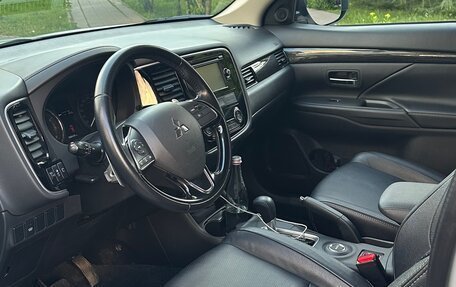 Mitsubishi Outlander III рестайлинг 3, 2016 год, 2 500 000 рублей, 5 фотография