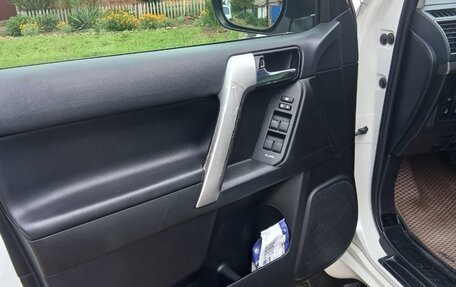 Toyota Land Cruiser Prado 150 рестайлинг 2, 2017 год, 4 100 000 рублей, 6 фотография