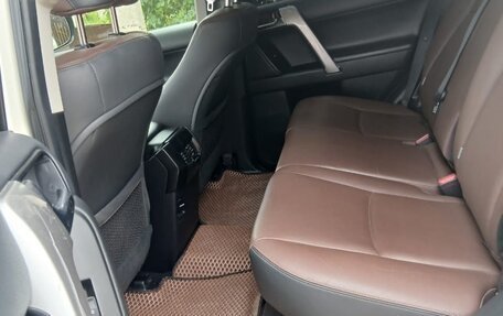 Toyota Land Cruiser Prado 150 рестайлинг 2, 2017 год, 4 100 000 рублей, 9 фотография