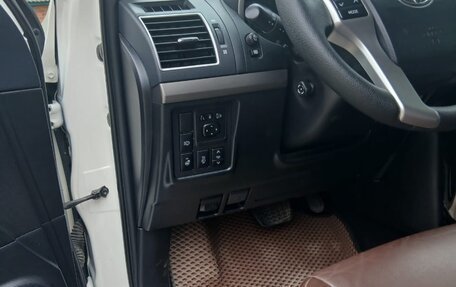 Toyota Land Cruiser Prado 150 рестайлинг 2, 2017 год, 4 100 000 рублей, 10 фотография