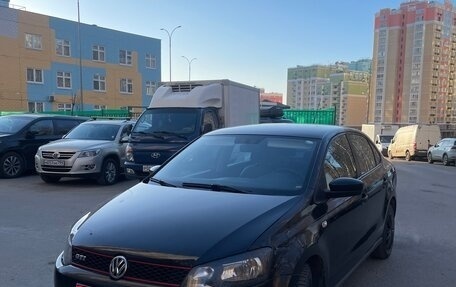 Volkswagen Polo VI (EU Market), 2011 год, 400 000 рублей, 1 фотография