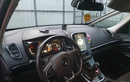Renault Espace V рестайлинг, 2017 год, 1 930 000 рублей, 5 фотография