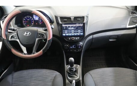 Hyundai Solaris II рестайлинг, 2015 год, 800 000 рублей, 11 фотография
