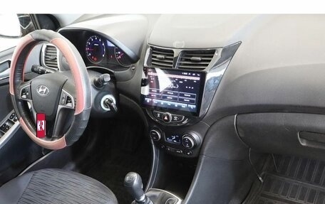 Hyundai Solaris II рестайлинг, 2015 год, 800 000 рублей, 5 фотография