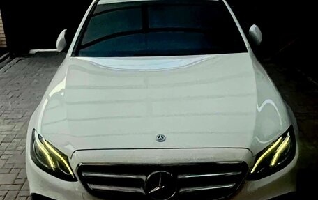 Mercedes-Benz E-Класс, 2018 год, 3 200 000 рублей, 1 фотография