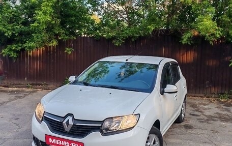 Renault Sandero II рестайлинг, 2015 год, 980 000 рублей, 1 фотография