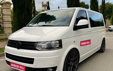 Volkswagen Caravelle T5, 2014 год, 2 050 000 рублей, 1 фотография