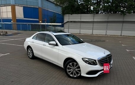 Mercedes-Benz E-Класс, 2019 год, 2 900 000 рублей, 4 фотография