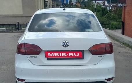 Volkswagen Jetta VI, 2013 год, 900 000 рублей, 3 фотография