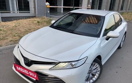 Toyota Camry, 2018 год, 3 000 000 рублей, 2 фотография