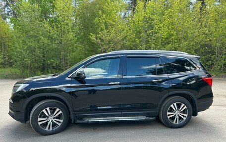 Honda Pilot III рестайлинг, 2017 год, 3 300 000 рублей, 8 фотография