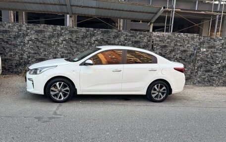 KIA Rio IV, 2017 год, 1 300 000 рублей, 2 фотография