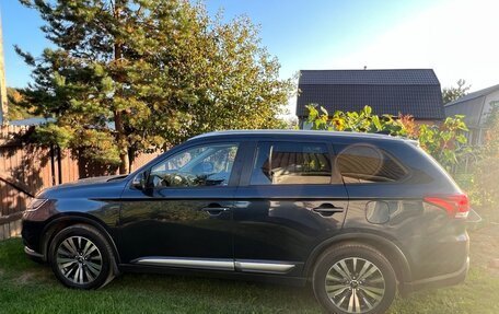Mitsubishi Outlander III рестайлинг 3, 2019 год, 2 550 000 рублей, 4 фотография