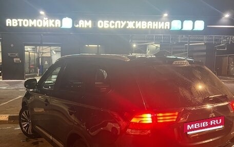 Mitsubishi Outlander III рестайлинг 3, 2019 год, 2 550 000 рублей, 2 фотография